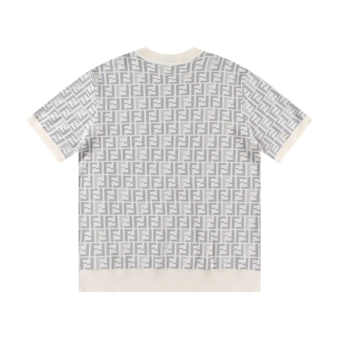 Short sleeved knitted t-shirt