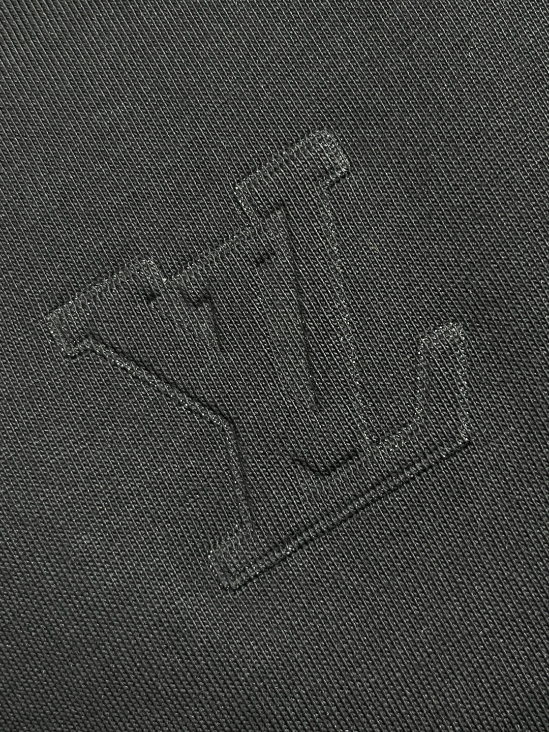 Embossed short-sleeved T-shirt