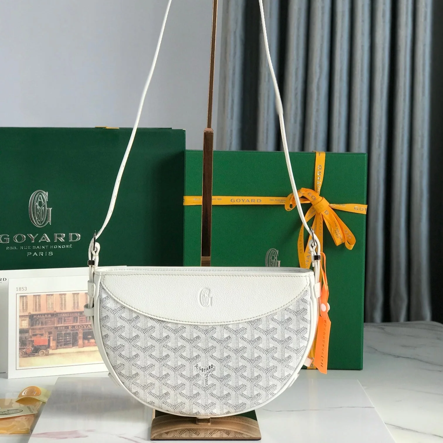 25 In White Lambskin And Canvas