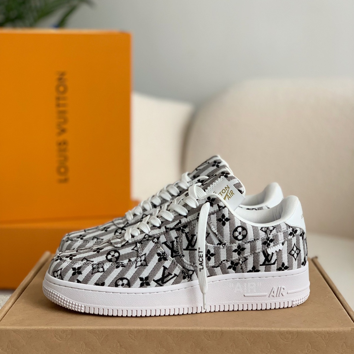 Canvas embroidered lettering sneakers