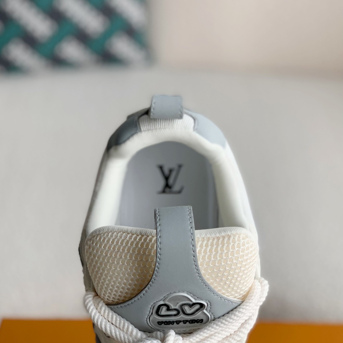 Monogram Trainer Hellgrauer Sneaker