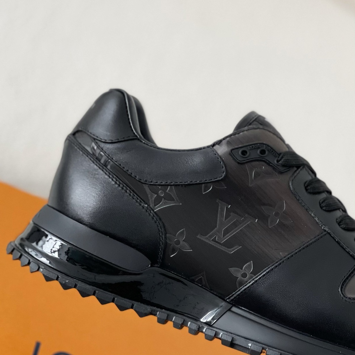 Run Away lridescent Black Men's