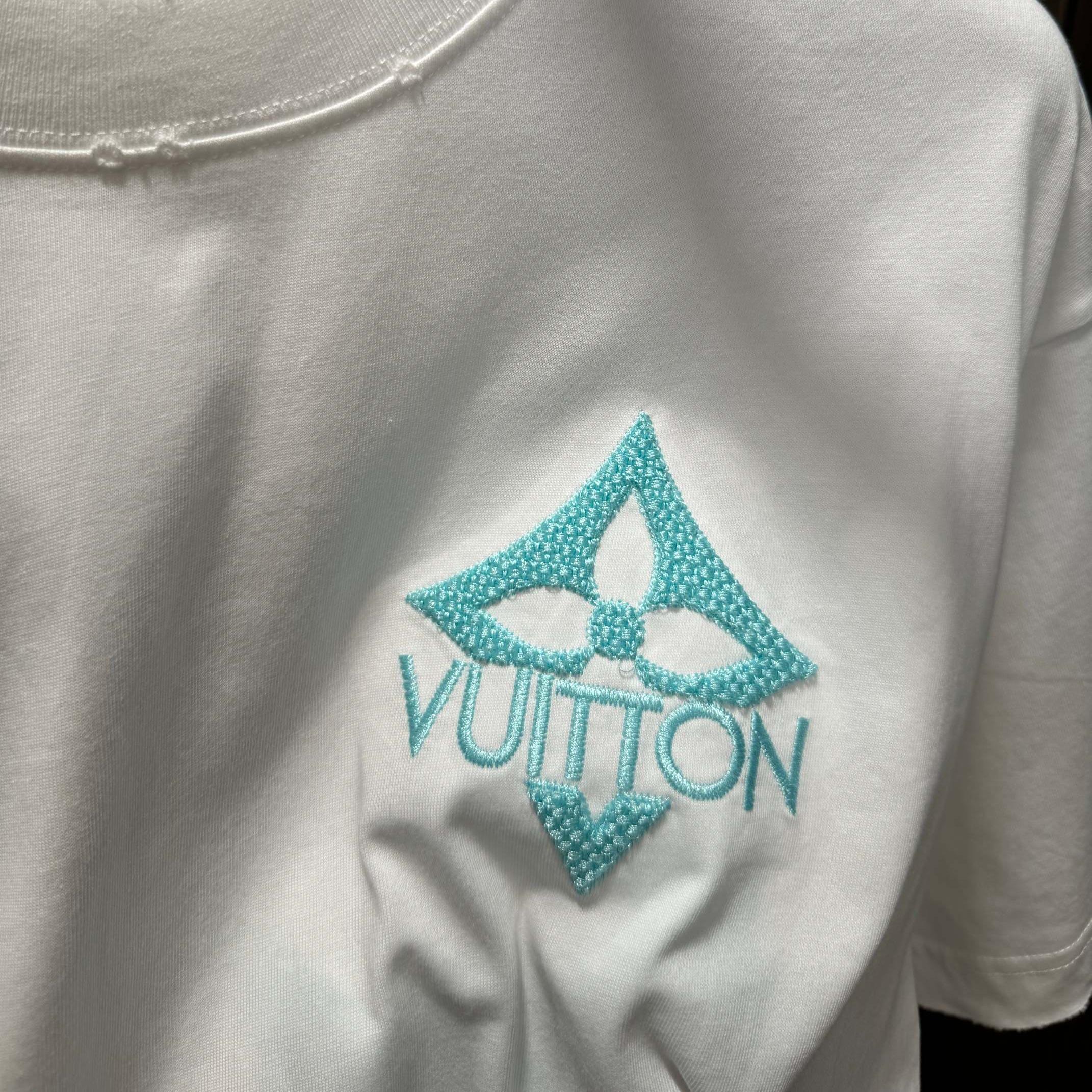 Embroidered round neck short-sleeved T-shirt