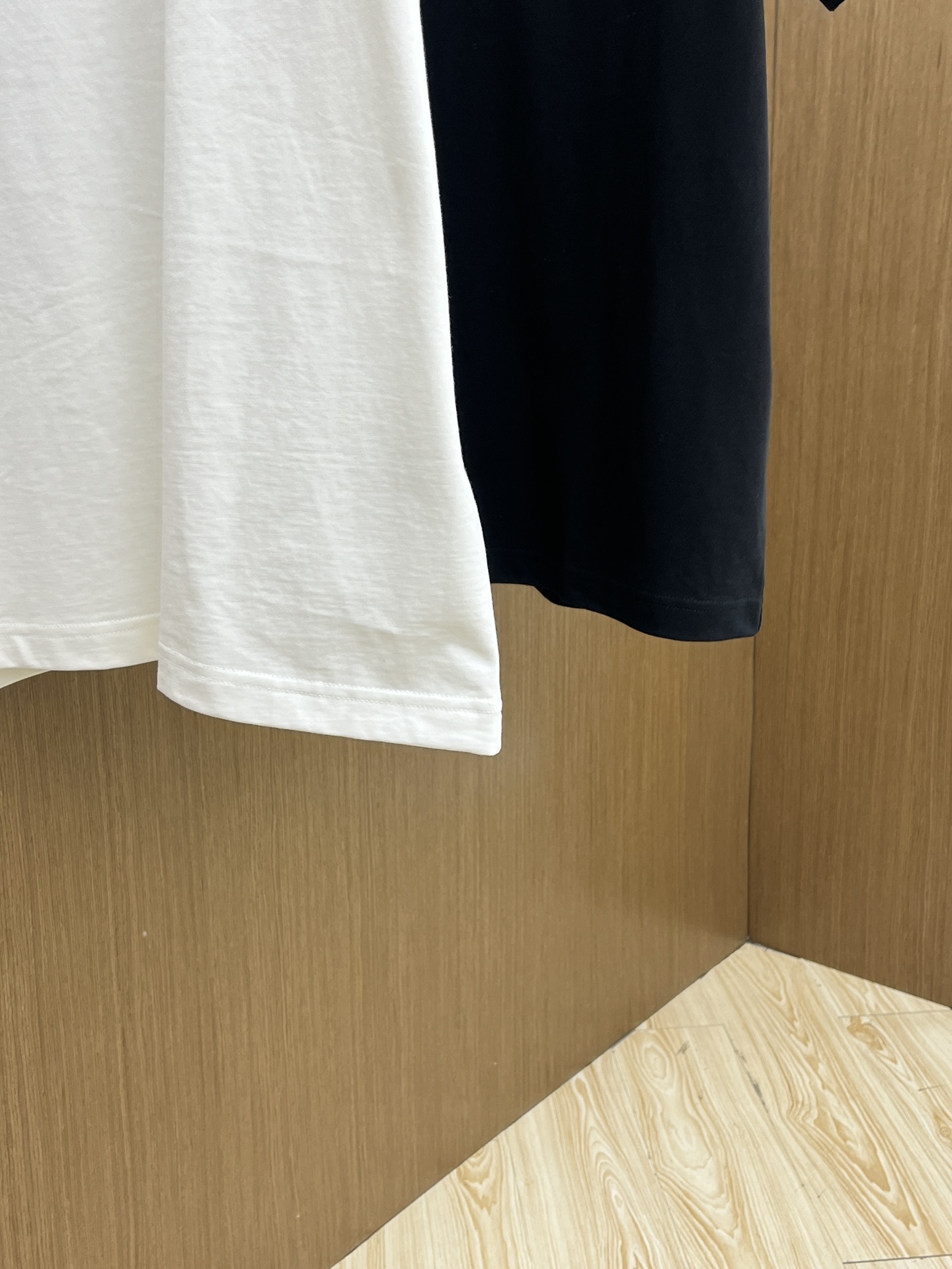 Chest Embossed Letter Short Sleeve T-Shirt