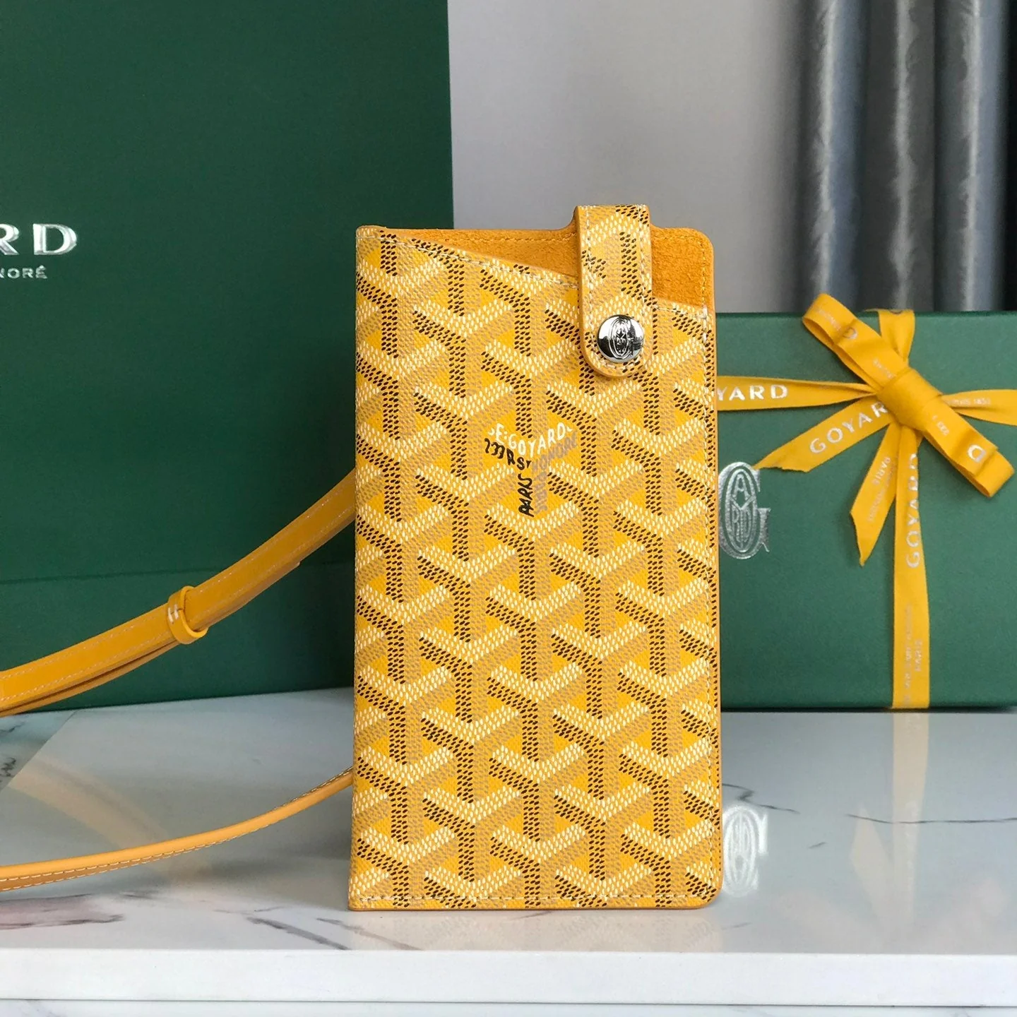 Gm Case 18 In Yellow Canvas