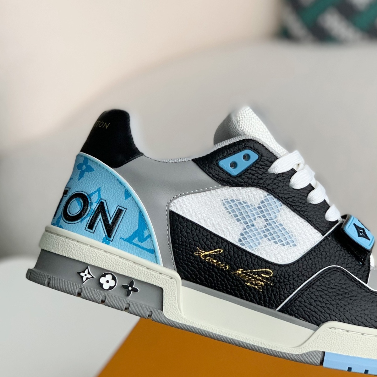 Trainer Black Blue Monogram Flower