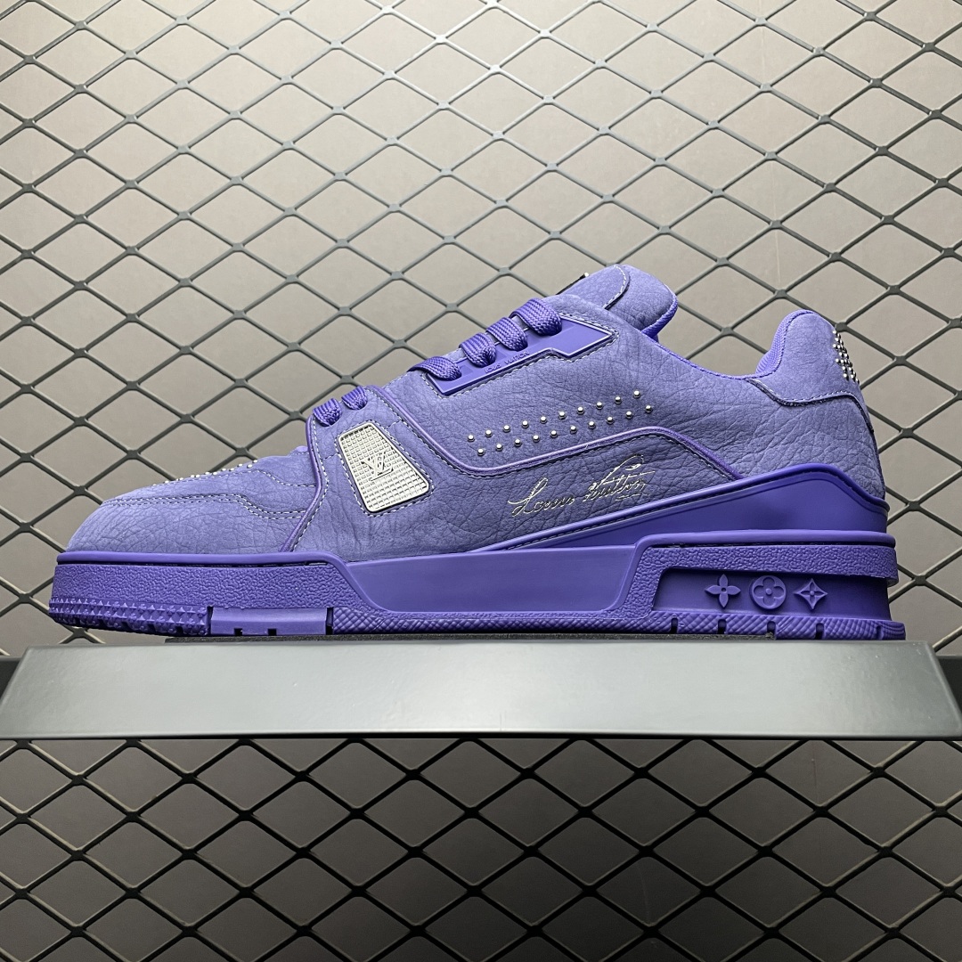 Low-top casual sneakers