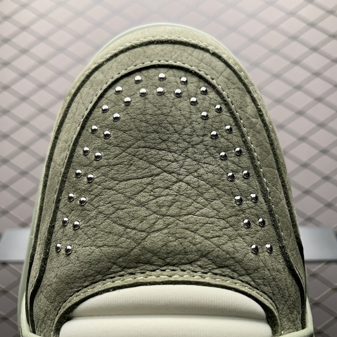 Low-top casual sneakers