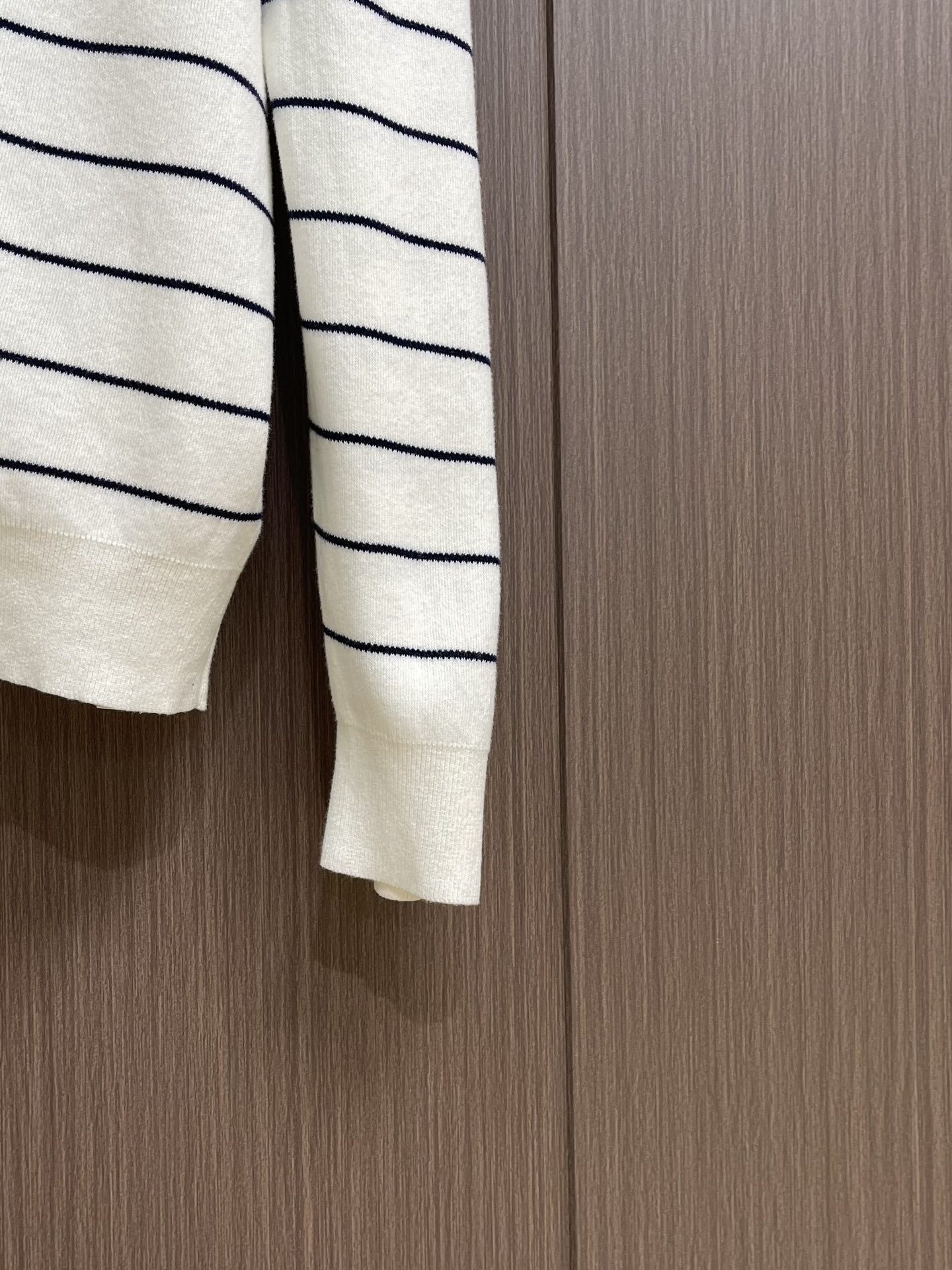 2025 SS New V-Neck Knitted Cardiga