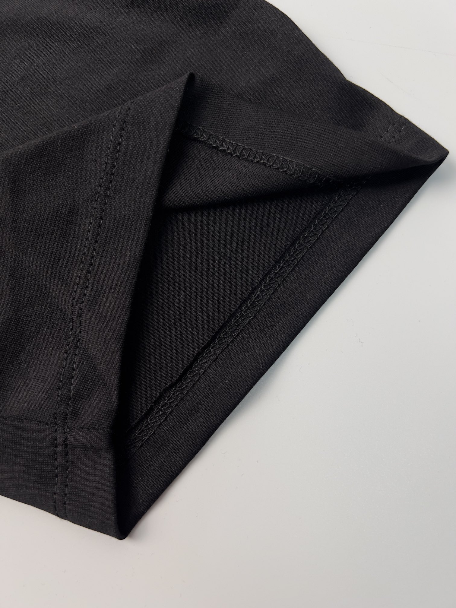 Round neck short-sleeved T-shirt