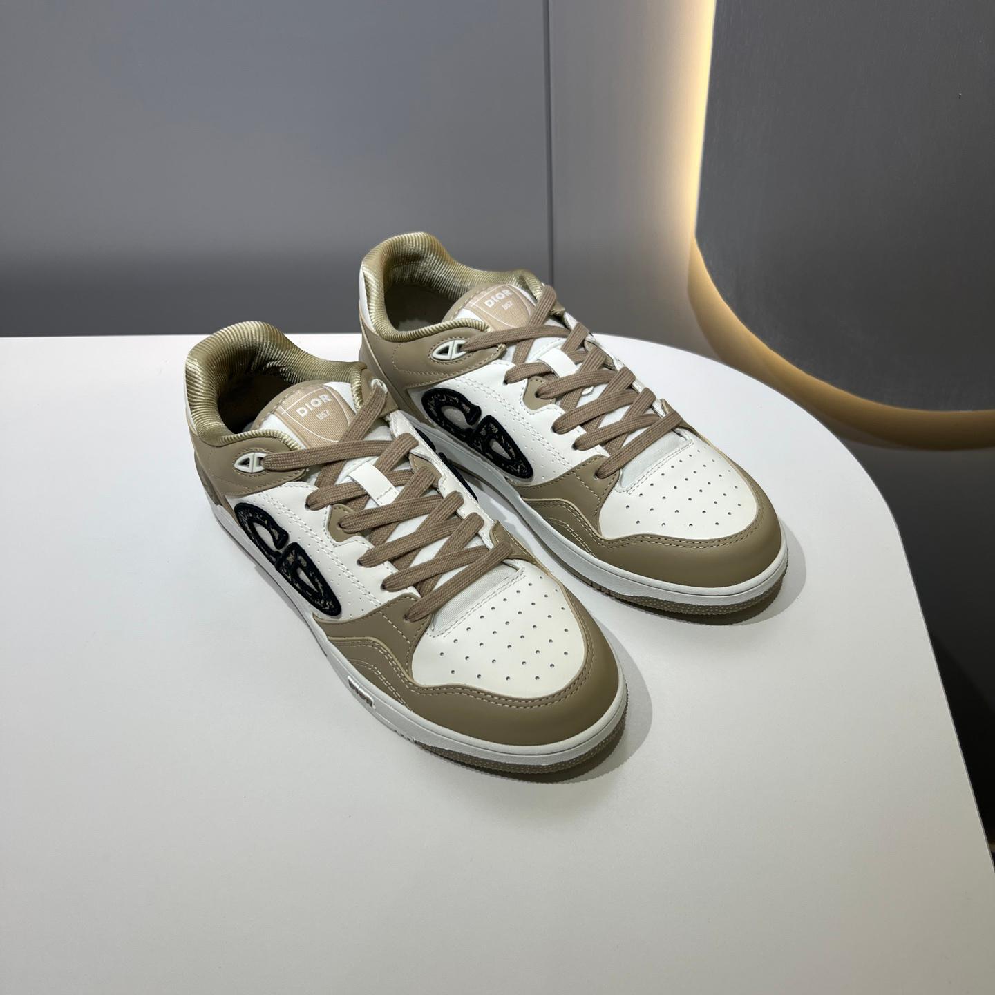 Low-top casual couple sneakers