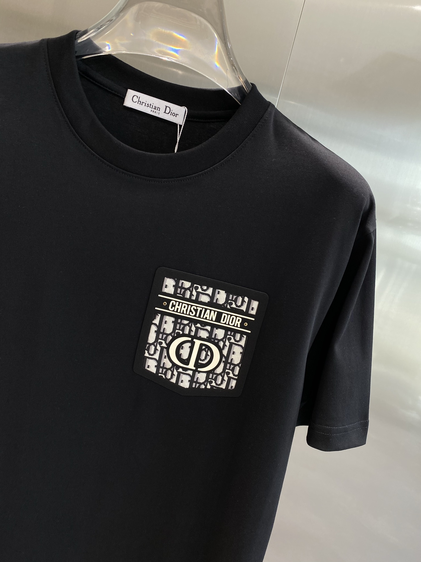 Black and white interwoven modern-style T-shirt