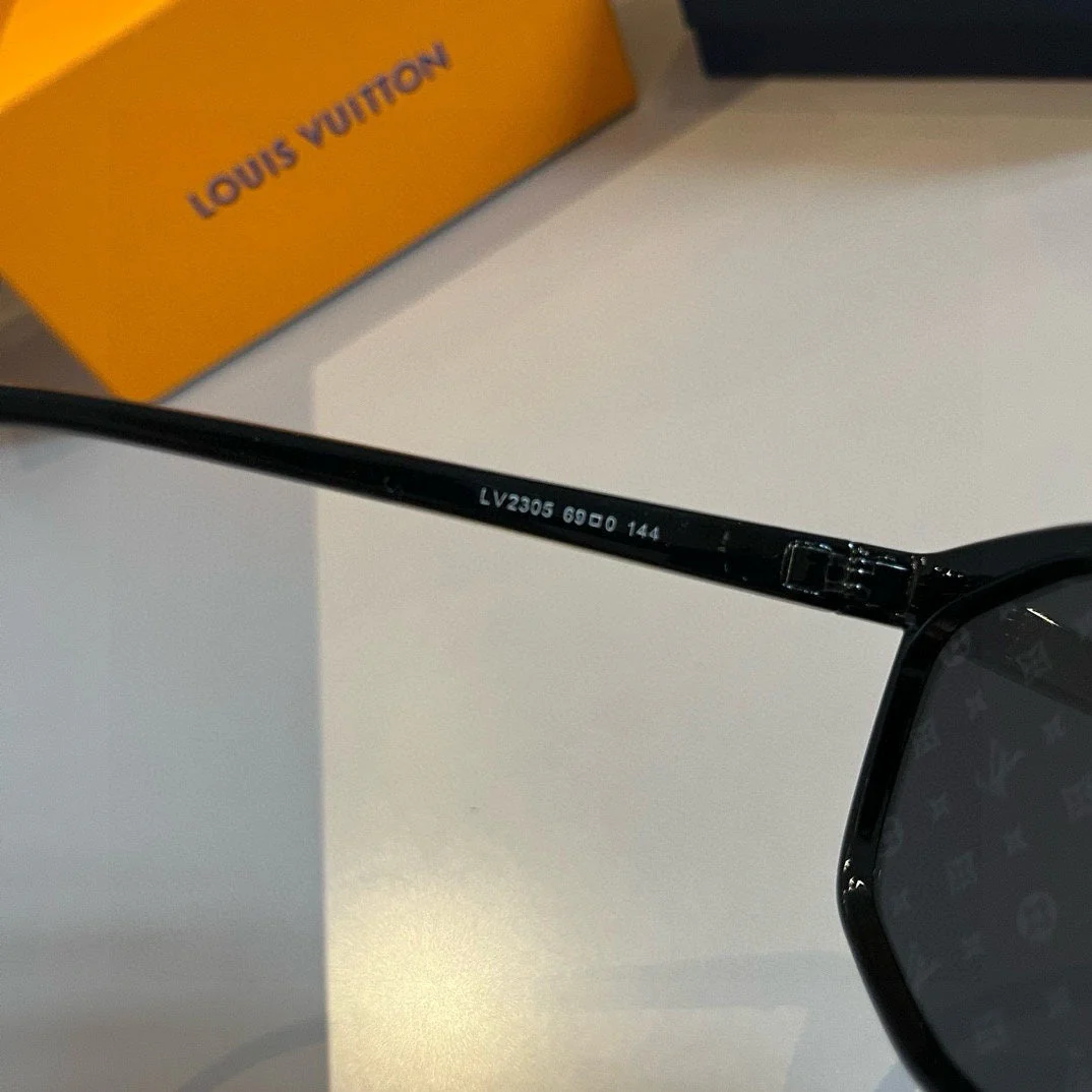 Louis Trendy Fashion Sunglasses