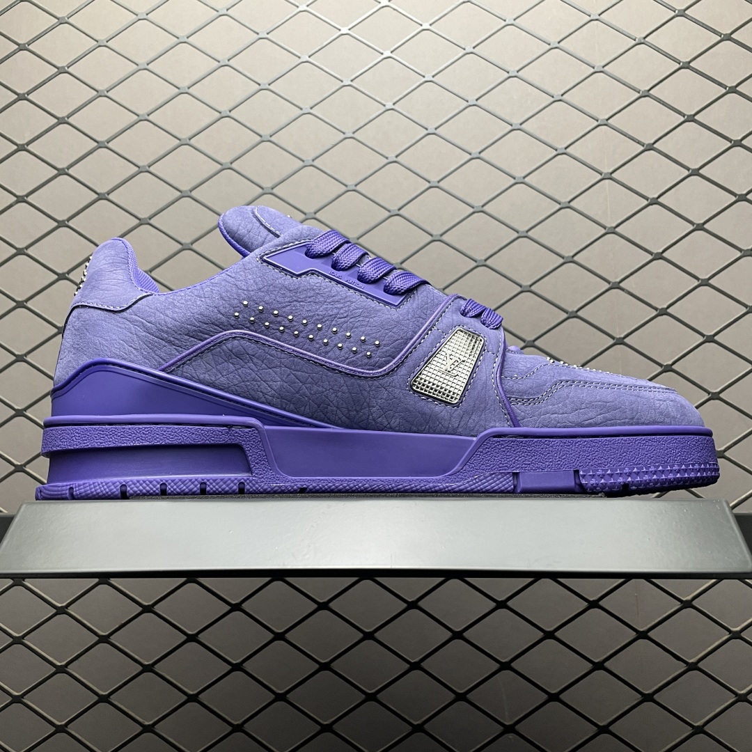 Low-top casual sneakers