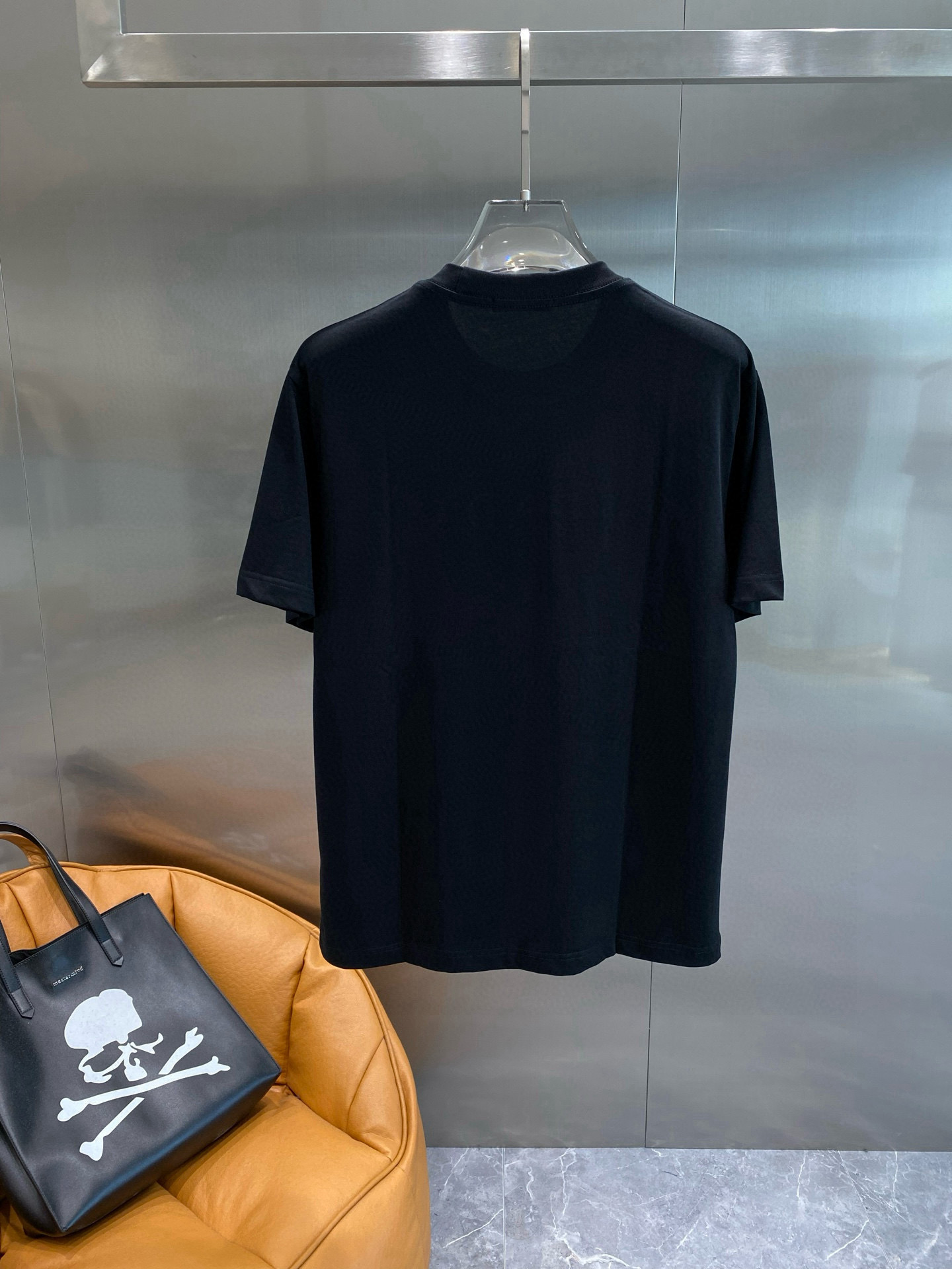 Black and white interwoven modern-style T-shirt