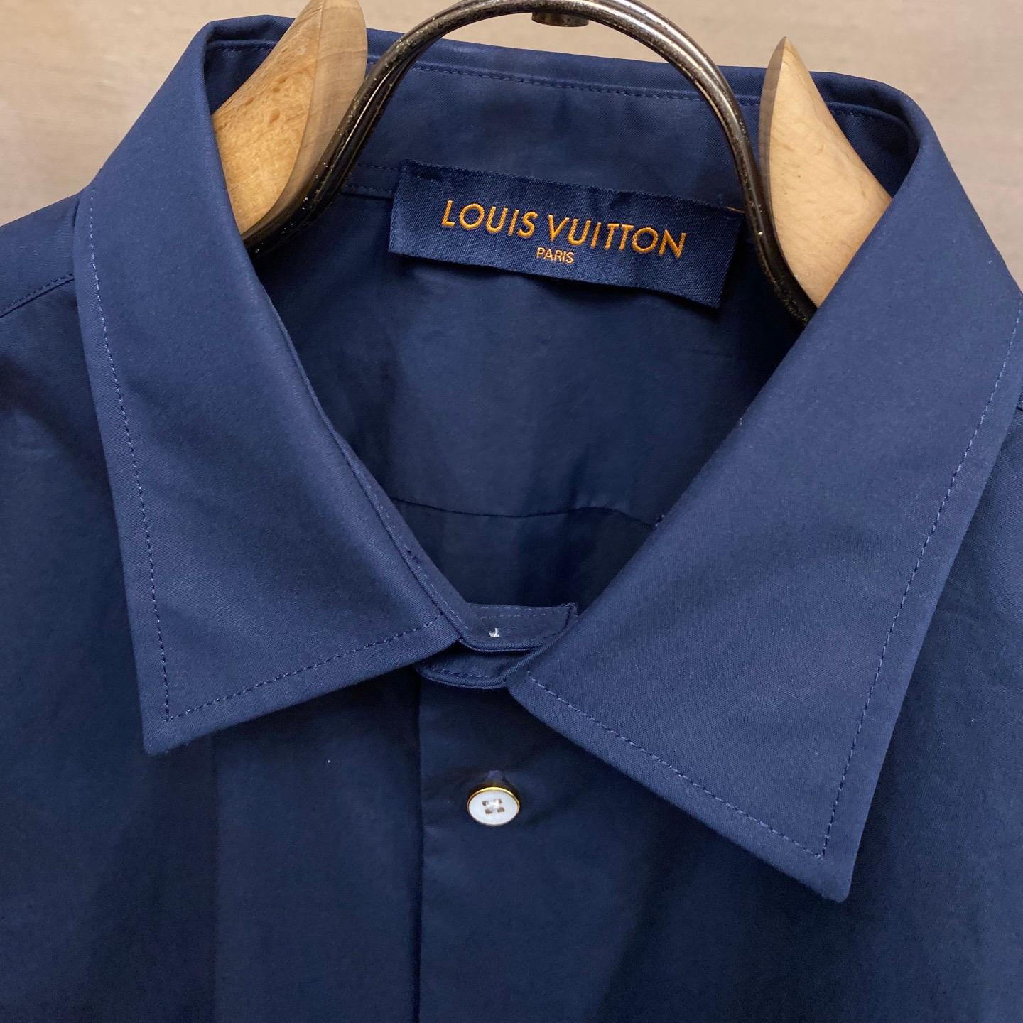 Blue shirt with co-branded signature print