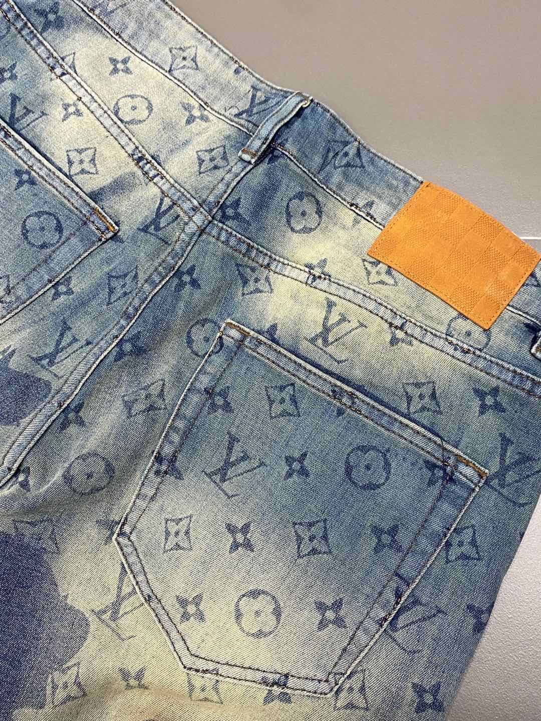 Breathable and comfortable jeans