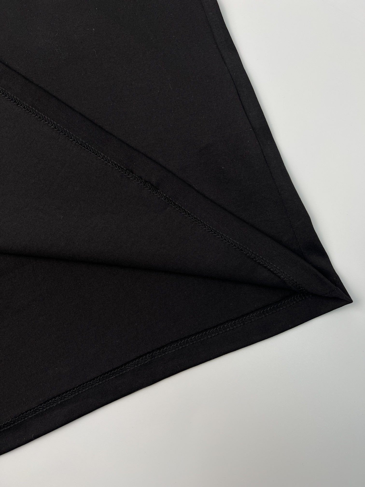 Round neck short-sleeved T-shirt