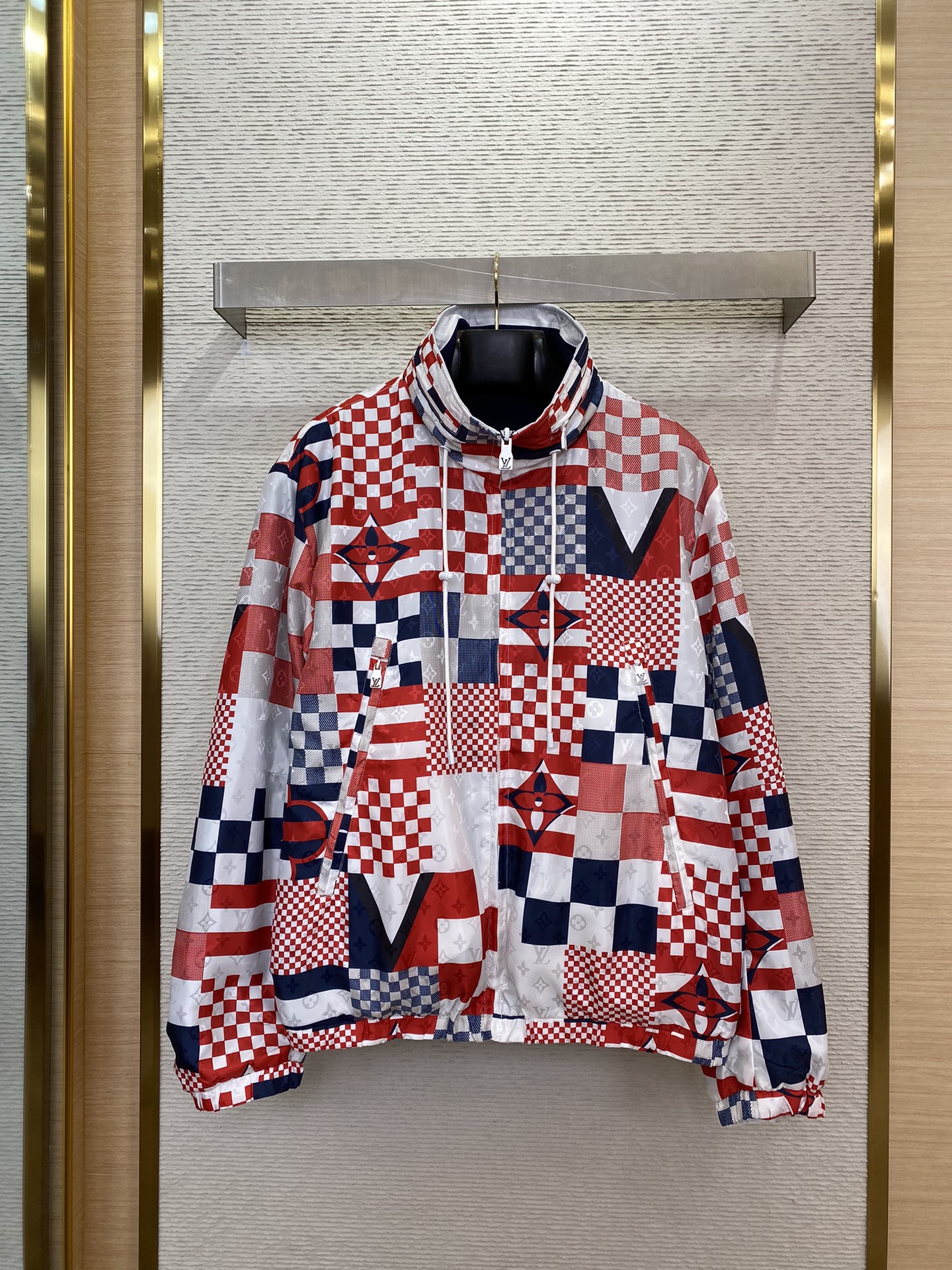 Reversible long sleeve jacket