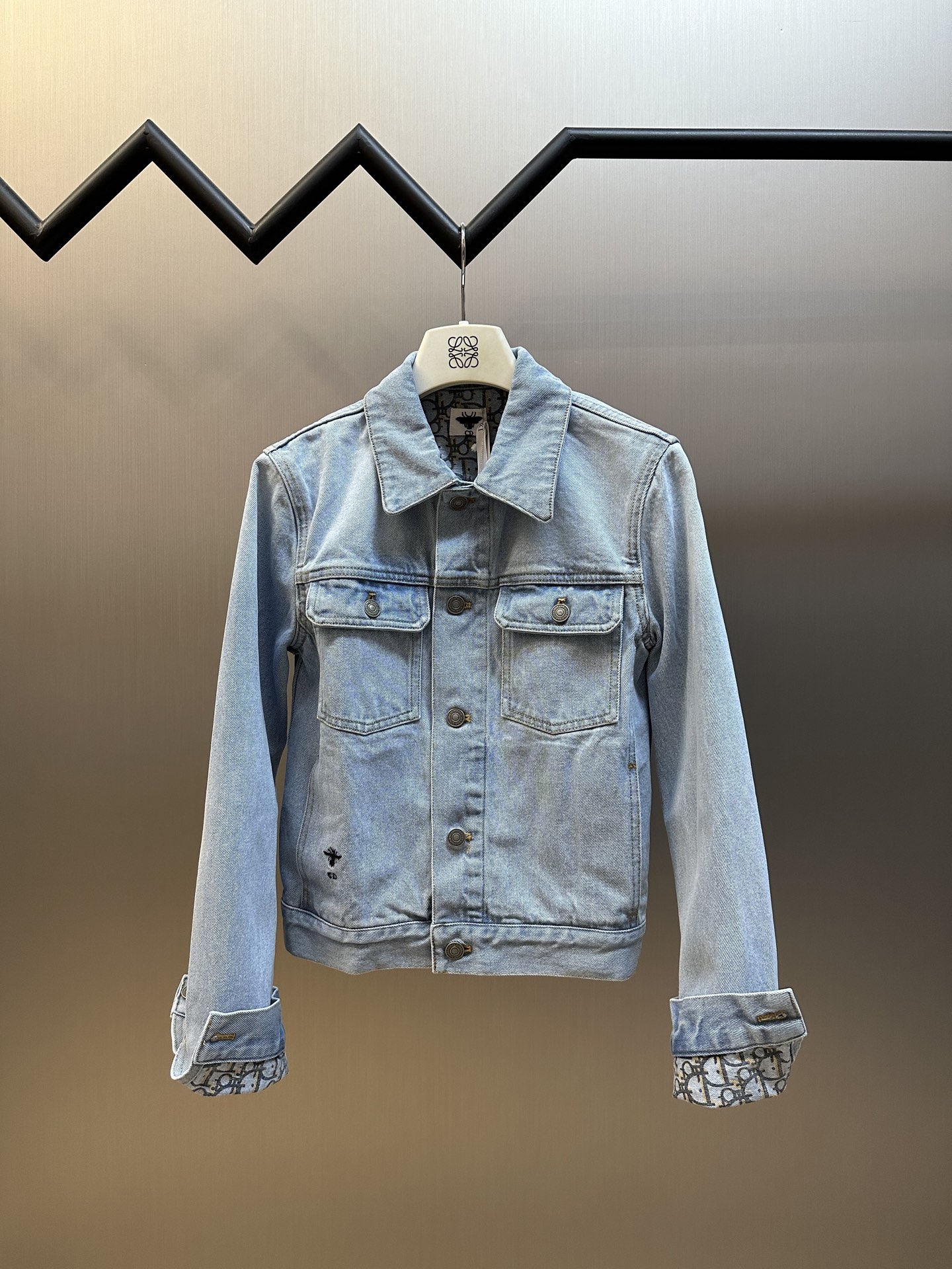 Turn-down collar denim jacket