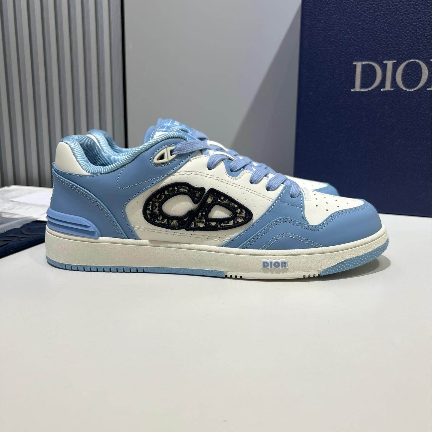 Low-top casual couple sneakers