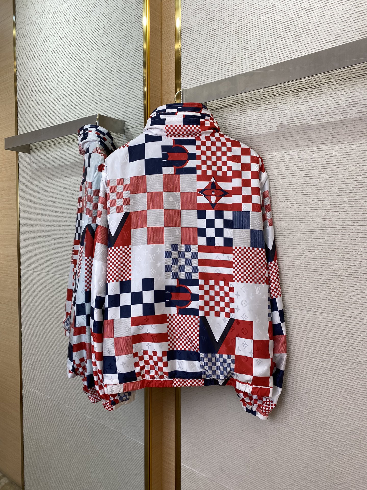Reversible long sleeve jacket