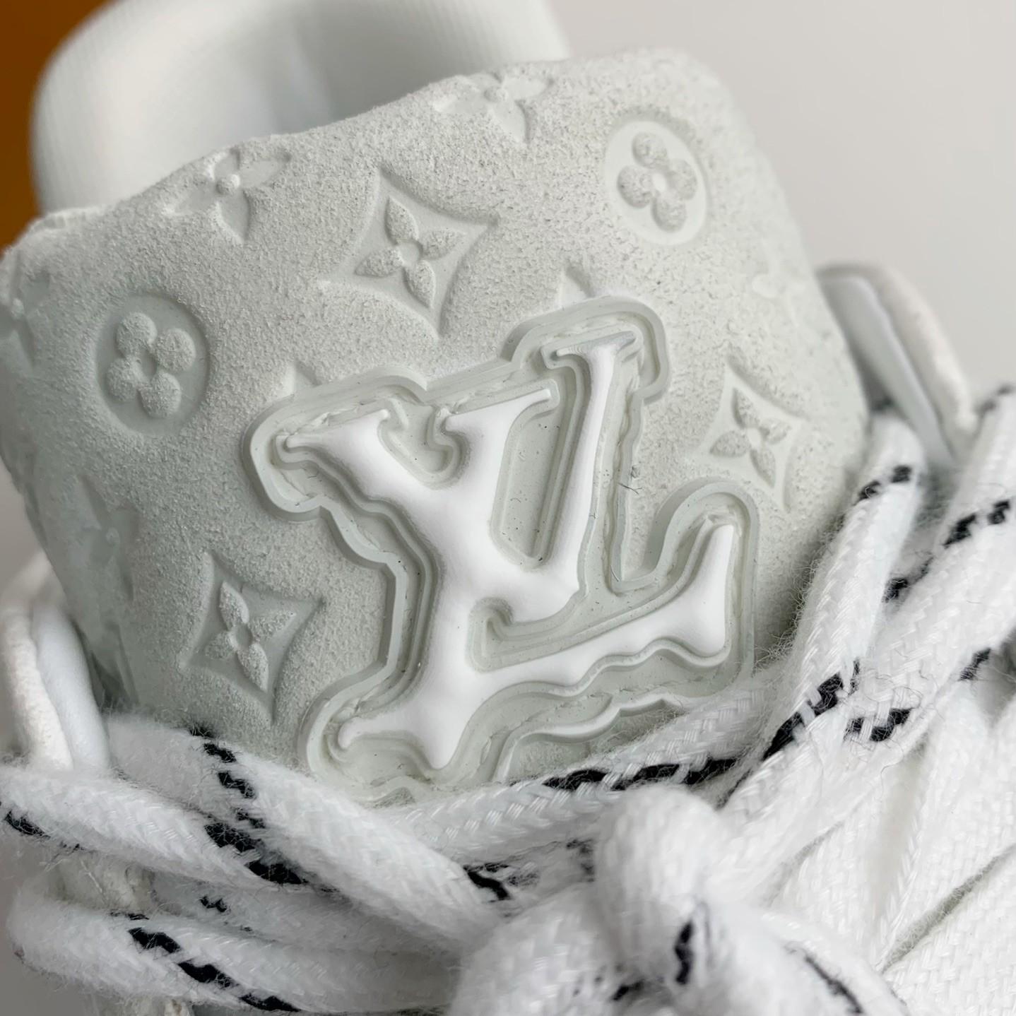 Trainer White Monochrome