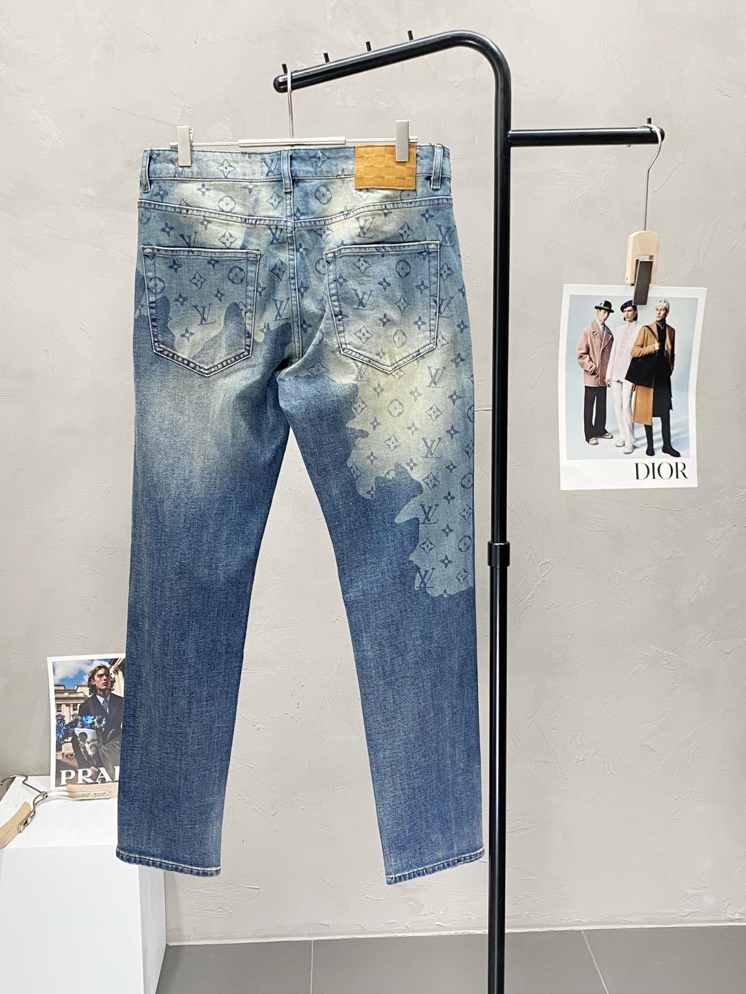 Breathable and comfortable jeans