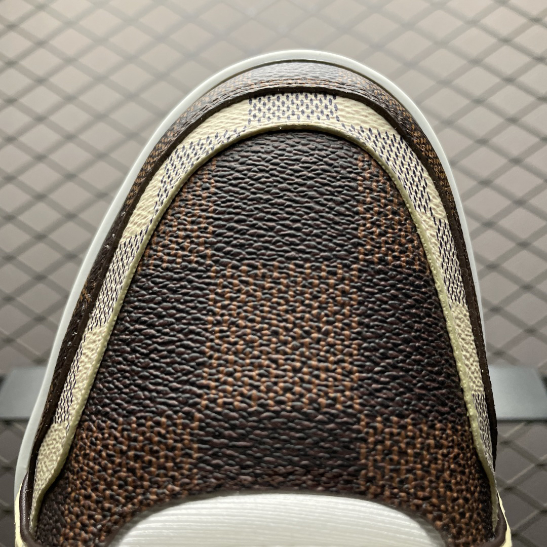 Low-top casual sneakers