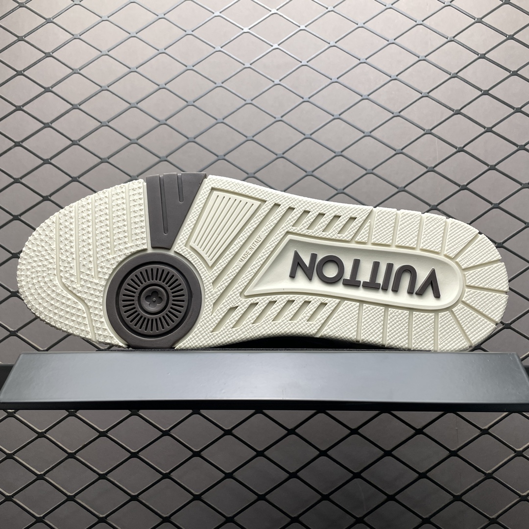 Low-top casual sneakers