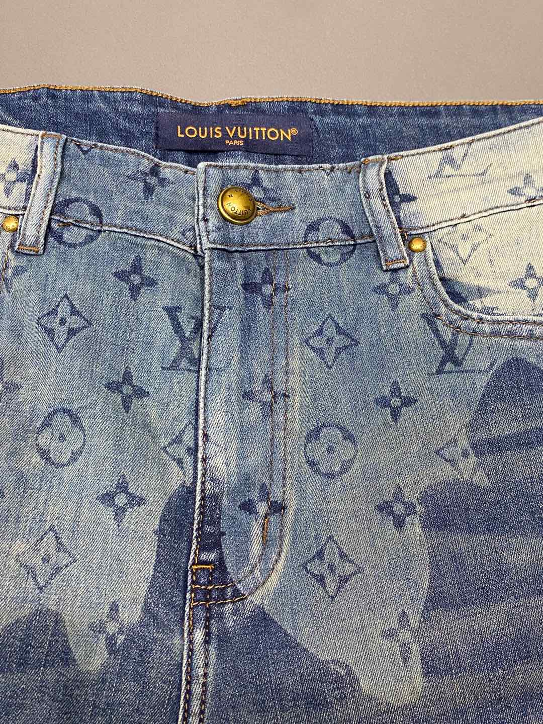 Breathable and comfortable jeans