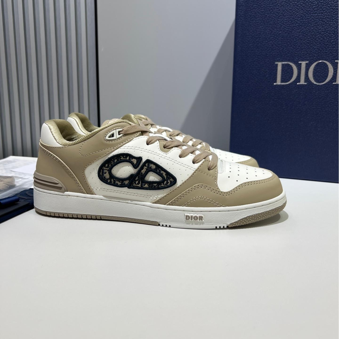 Low-top casual couple sneakers