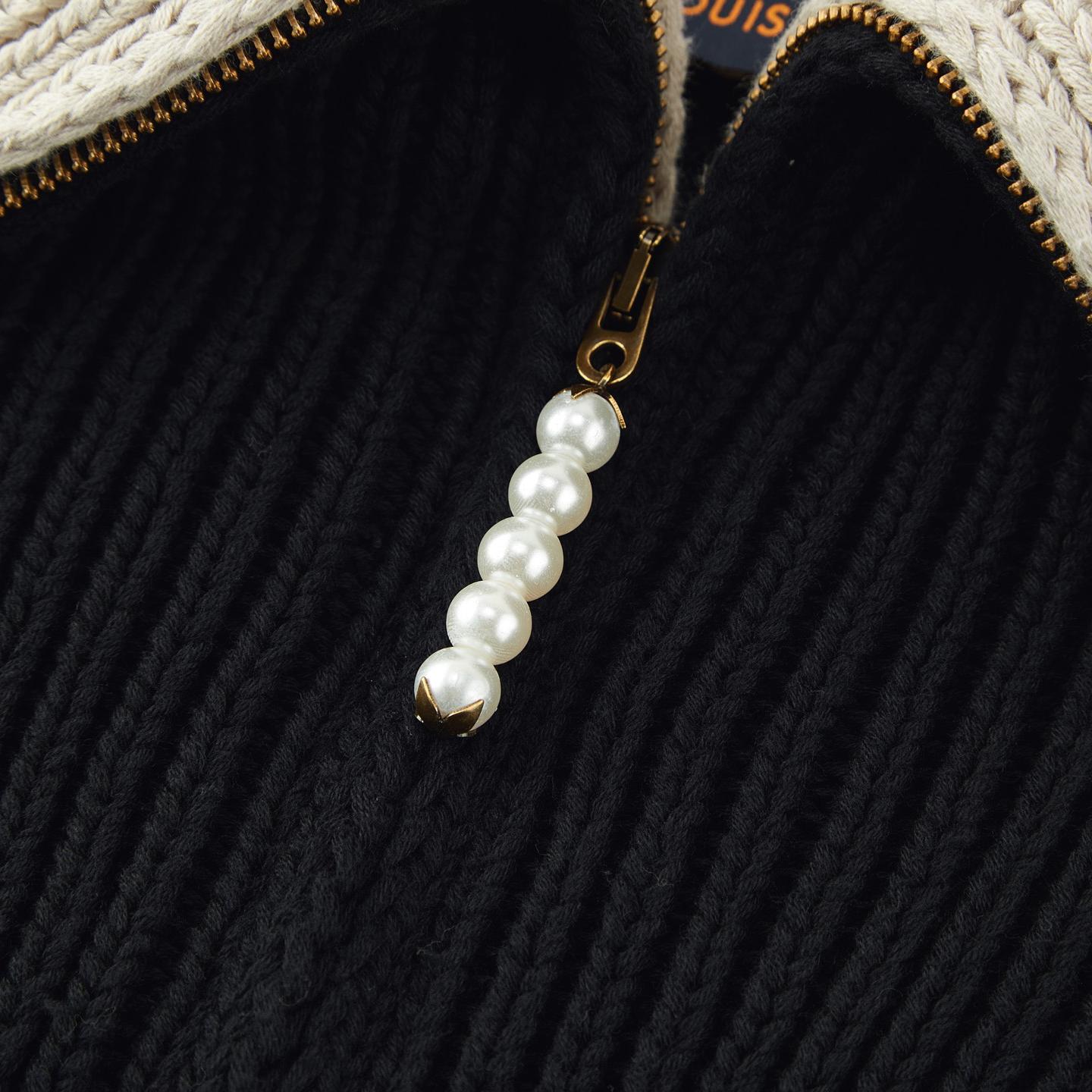 Logo pearl half-zip knit sweater