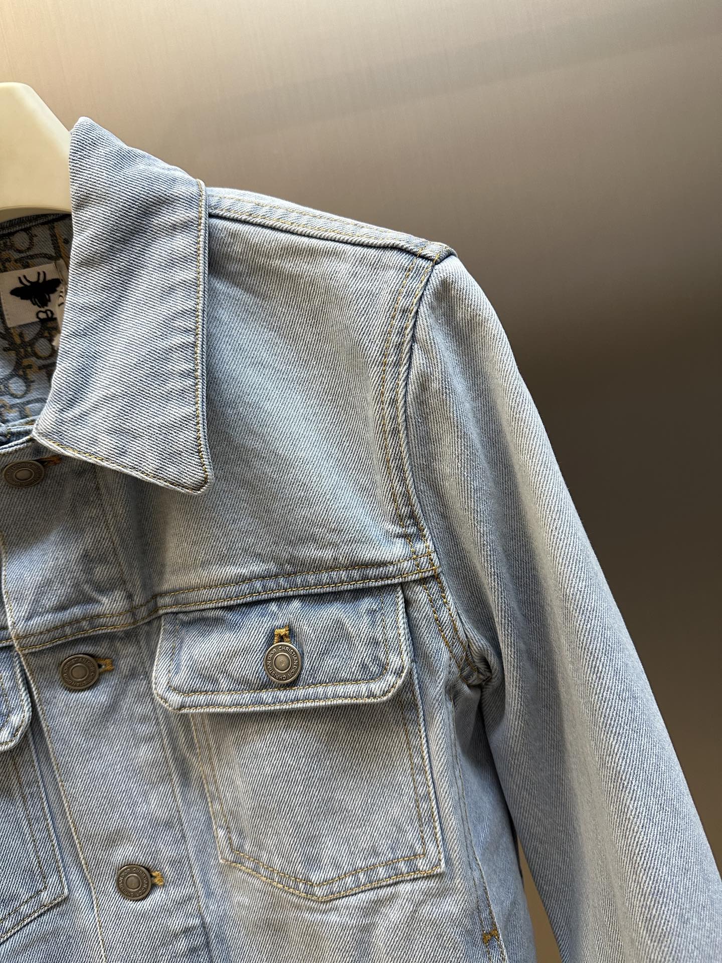 Turn-down collar denim jacket