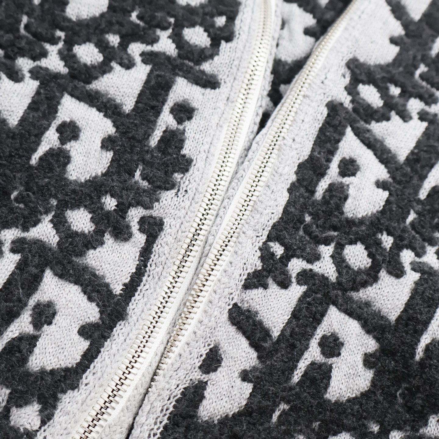 Towel embroidery jacquard crew neck sweater