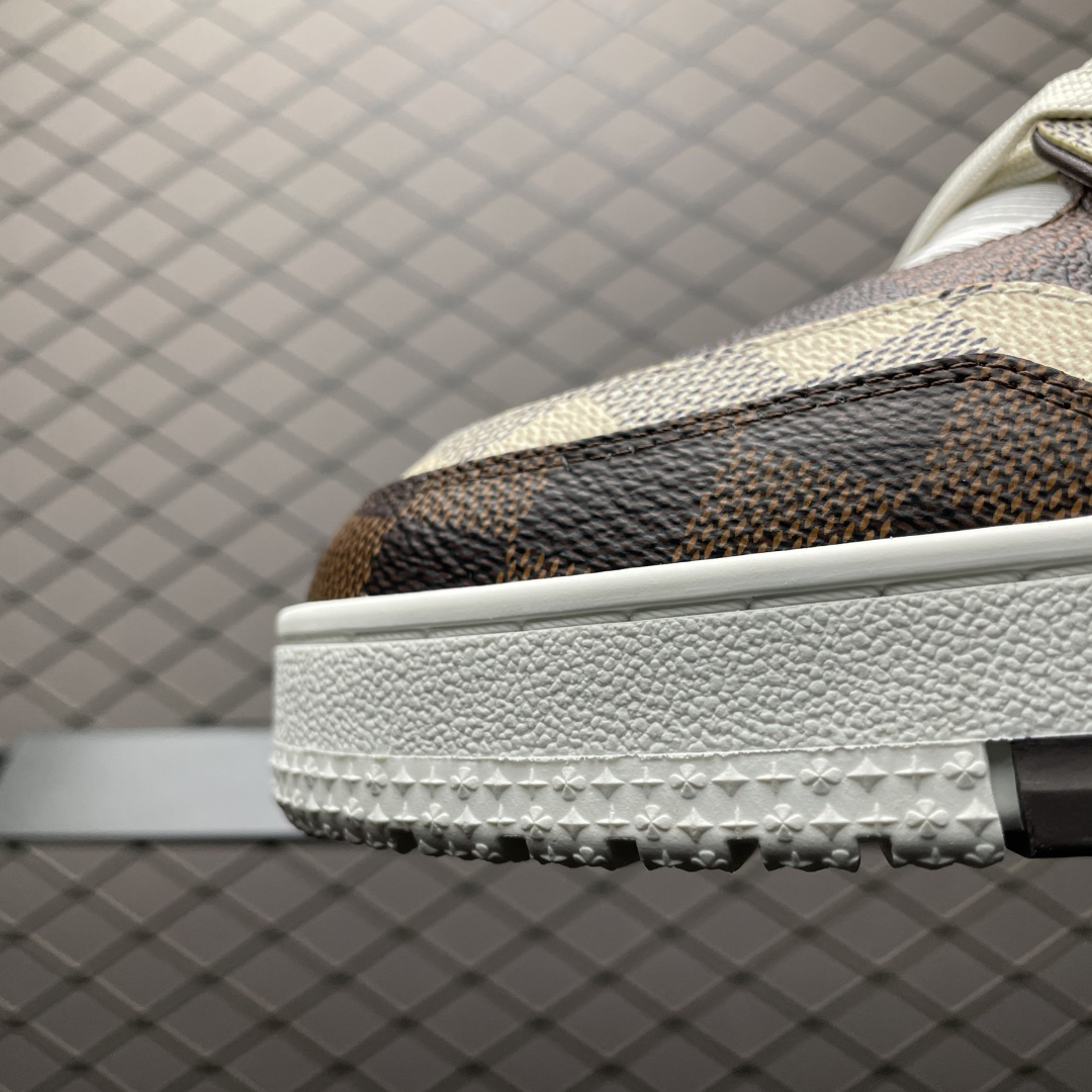 Low-top casual sneakers