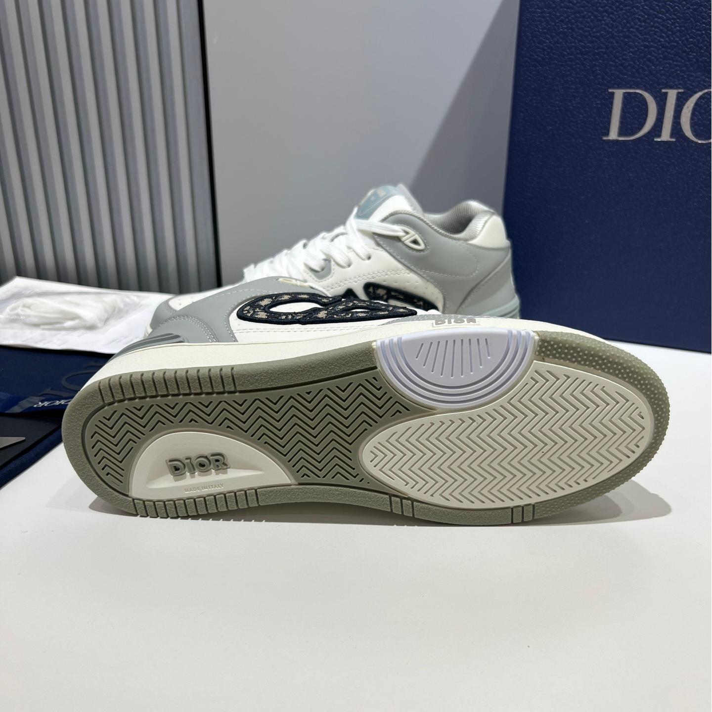 Low-top casual couple sneakers