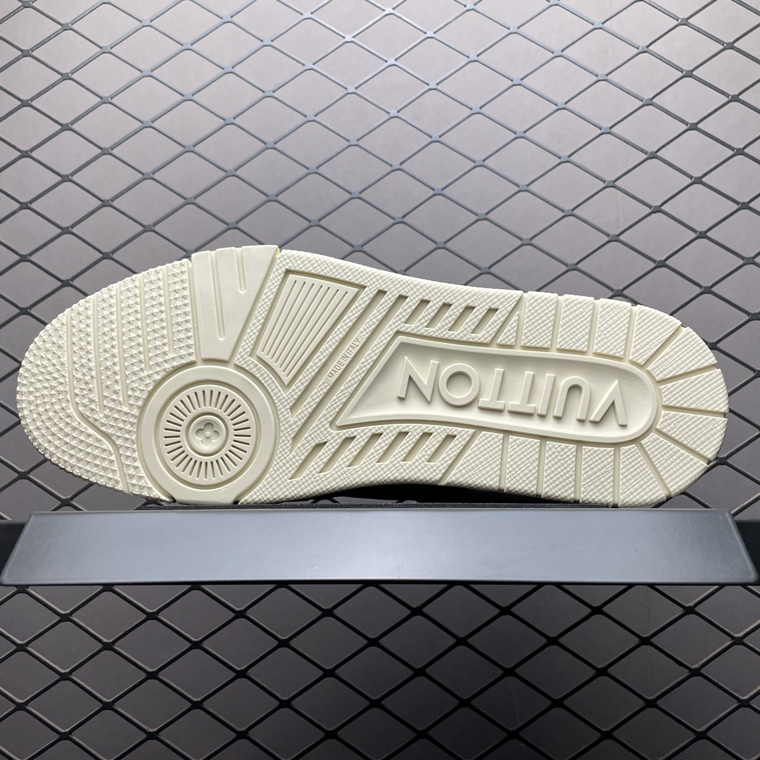 Low-top casual sneakers