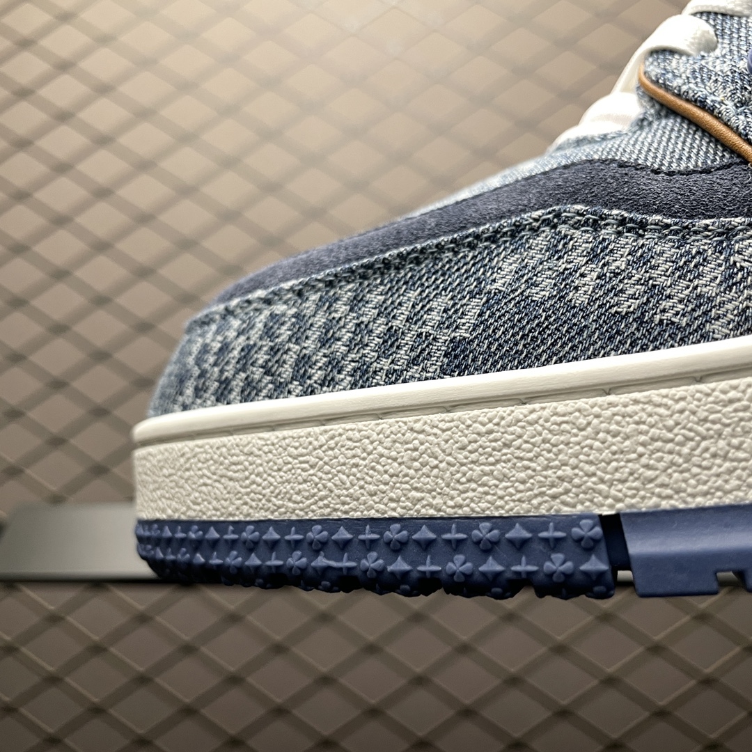 Low-top casual sneakers