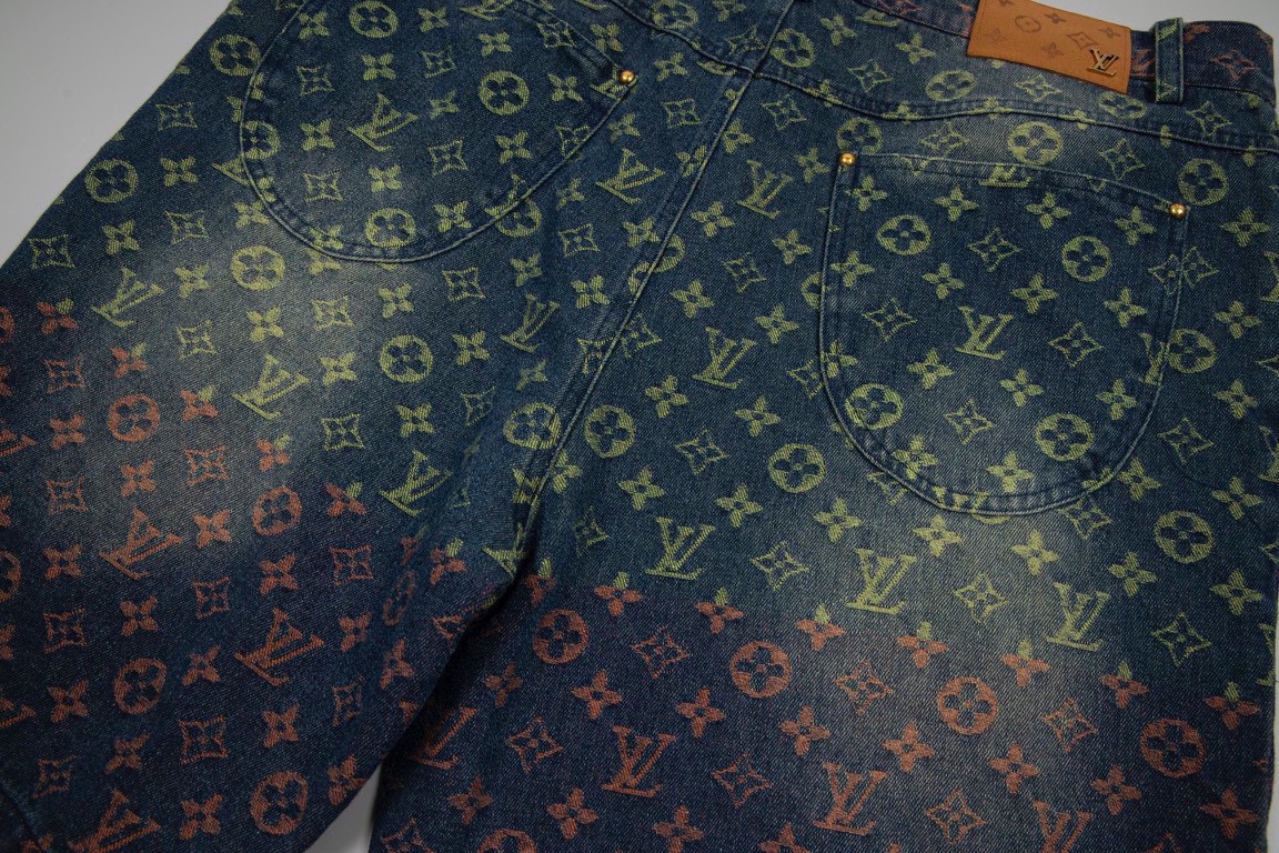 Three-tone gradient denim shorts