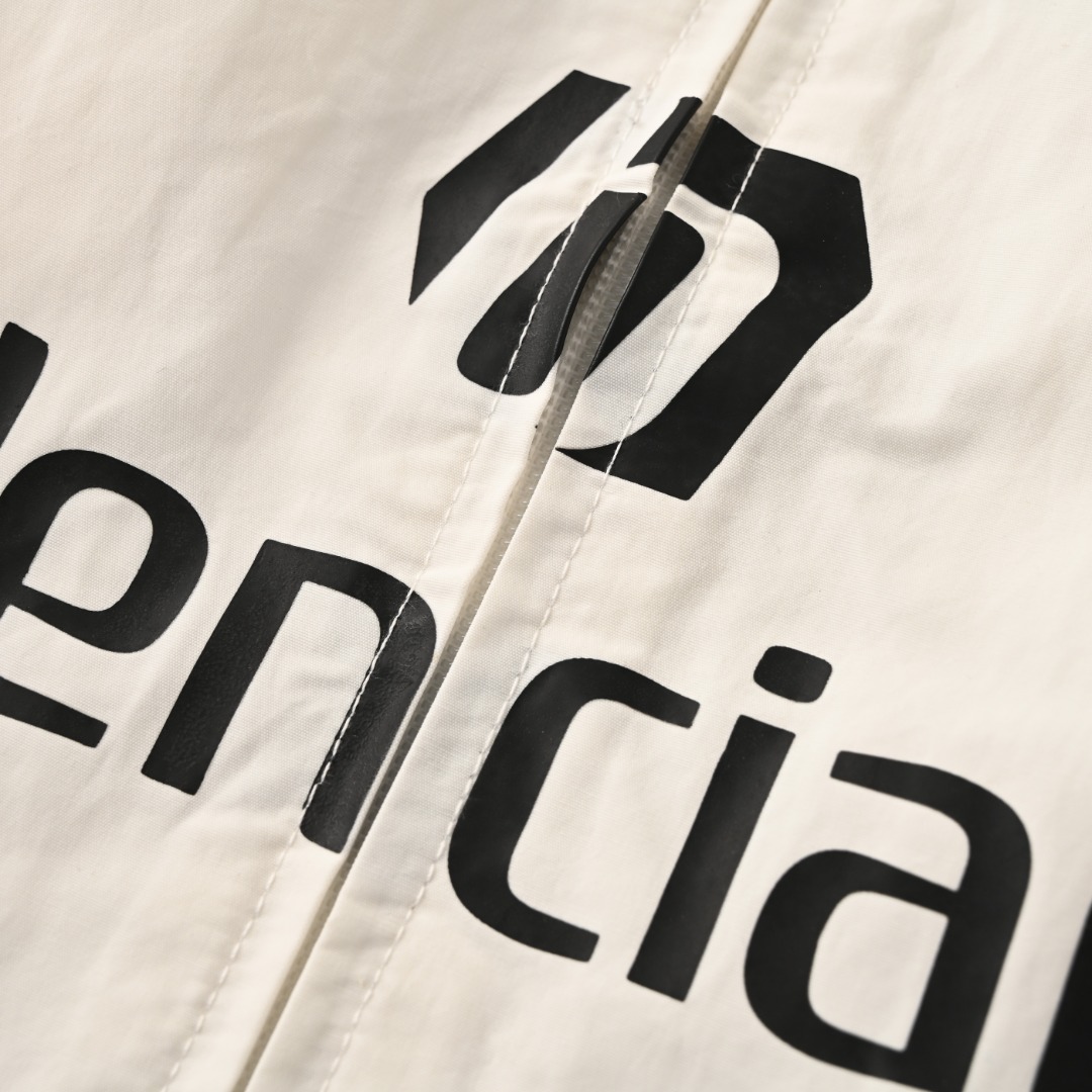 Balenciaga 76 Manchester United embroidered patch