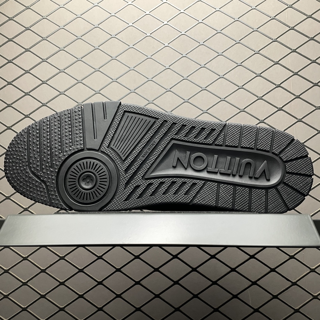 Low-top casual sneakers