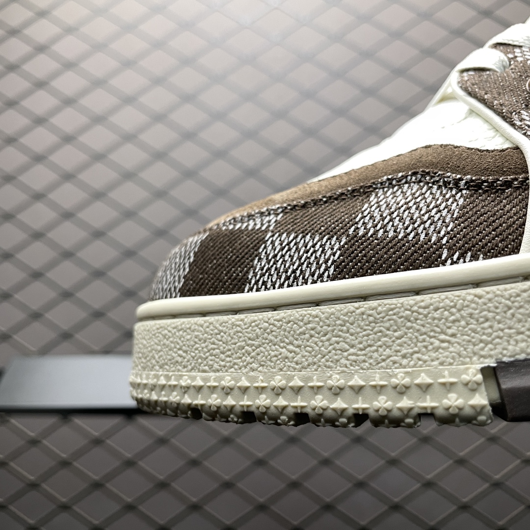 Low-top casual sneakers