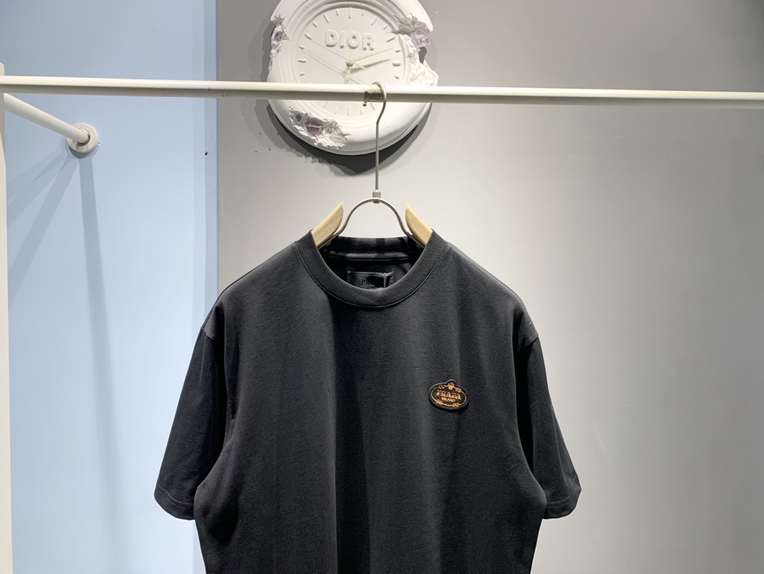 Black And White Knitted T-shirt