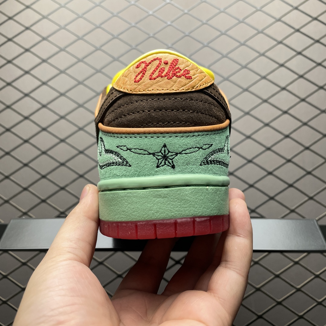 NK SB Dunk Low 