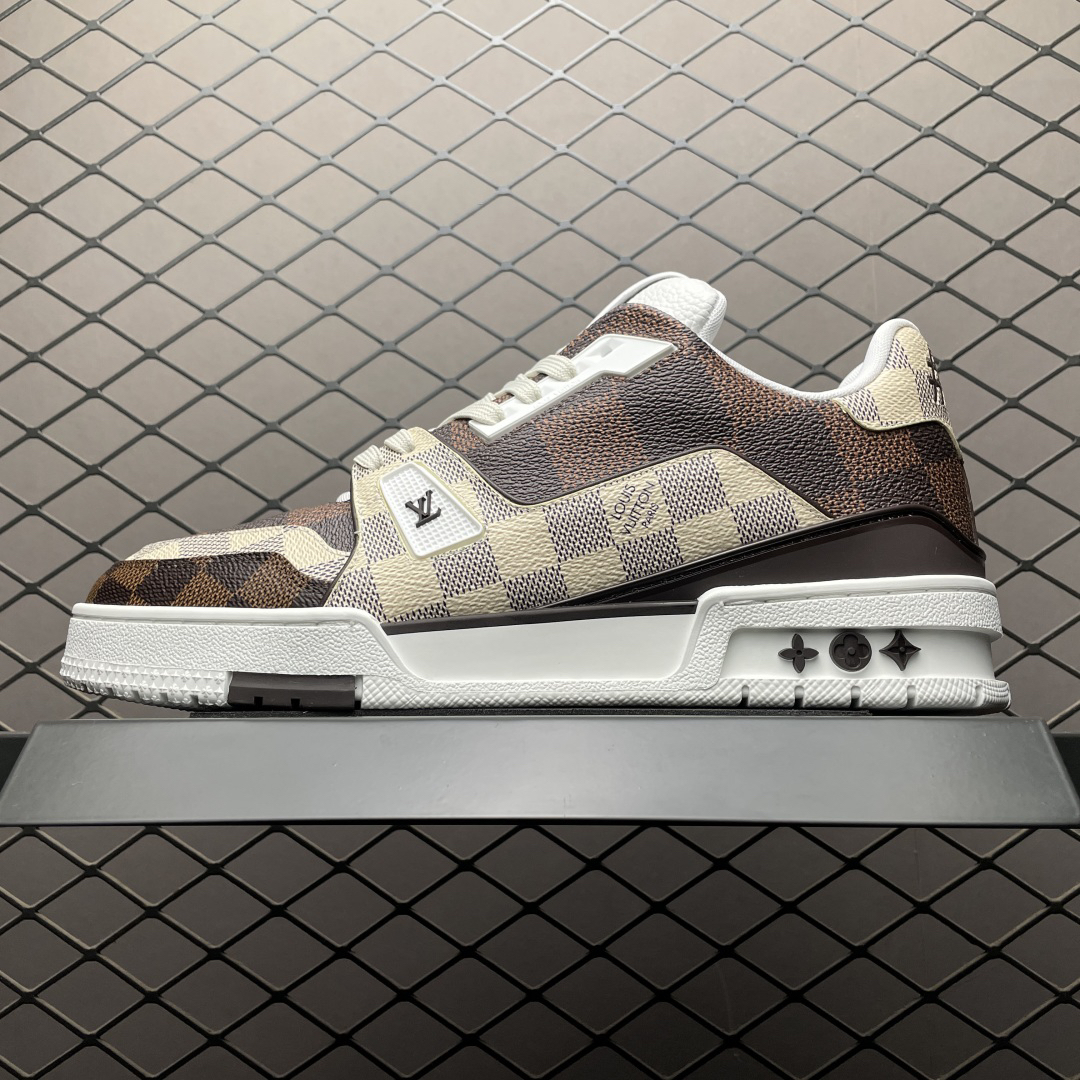 Low-top casual sneakers