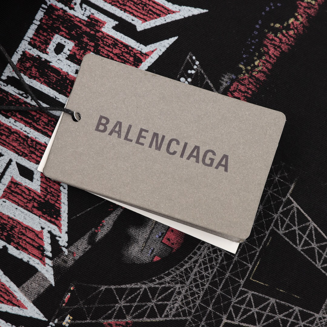 Eiffel Tower T-shirt with moonlight reflection