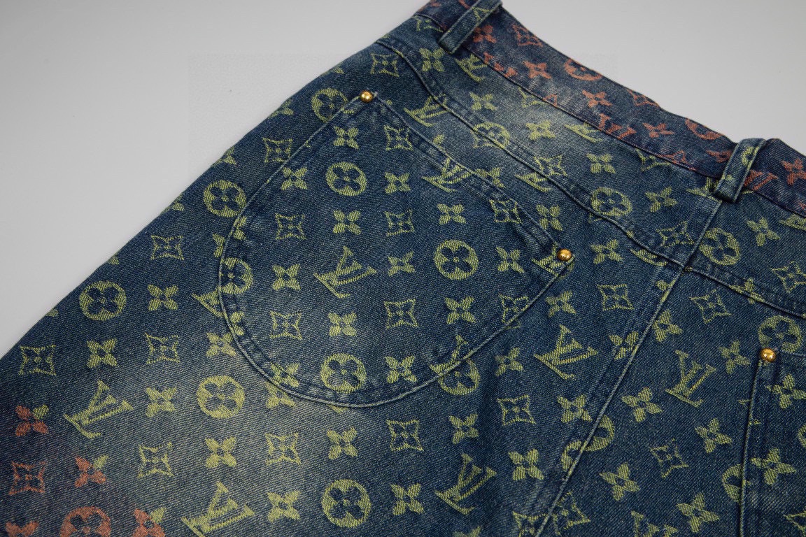 Three-tone gradient denim shorts