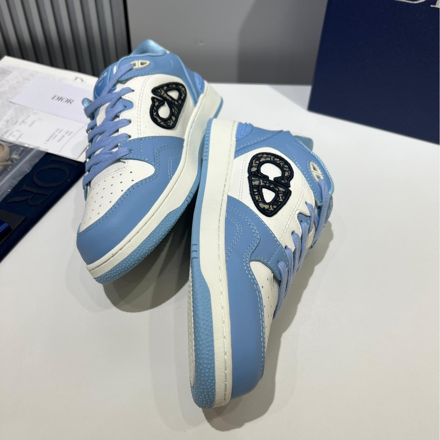 Low-top casual couple sneakers