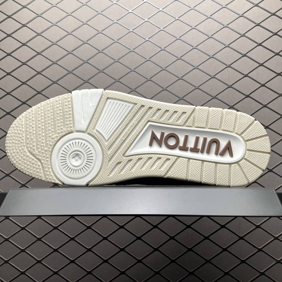 Low-top casual sneakers